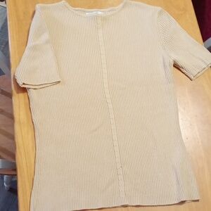 Light mustard yellow sweater short sleeved